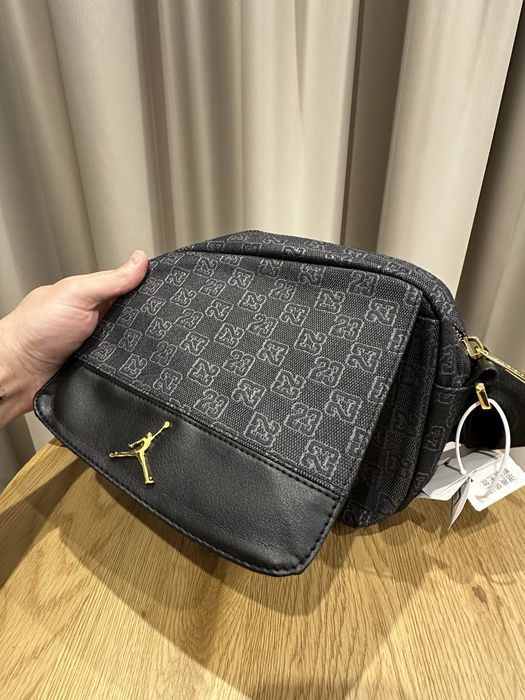 Чоловічі сумки через плече Jordan Monogram в білому та сірому кольорах