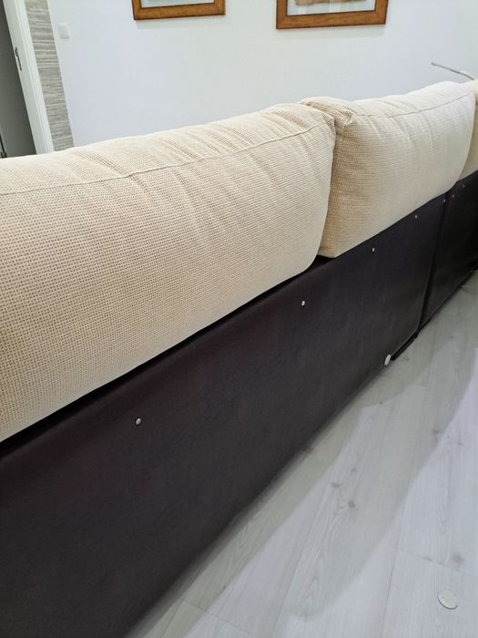 Sofá bege e castanho, em bom estado com capas suplentes 2.85x164