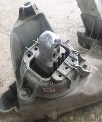 Подушка двигателя опора BMW F10 F11 F18 БМВ Ф10 Ф11 Подушка двигуна