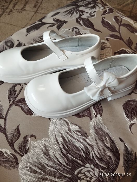 Туфлі для дівчинки!!