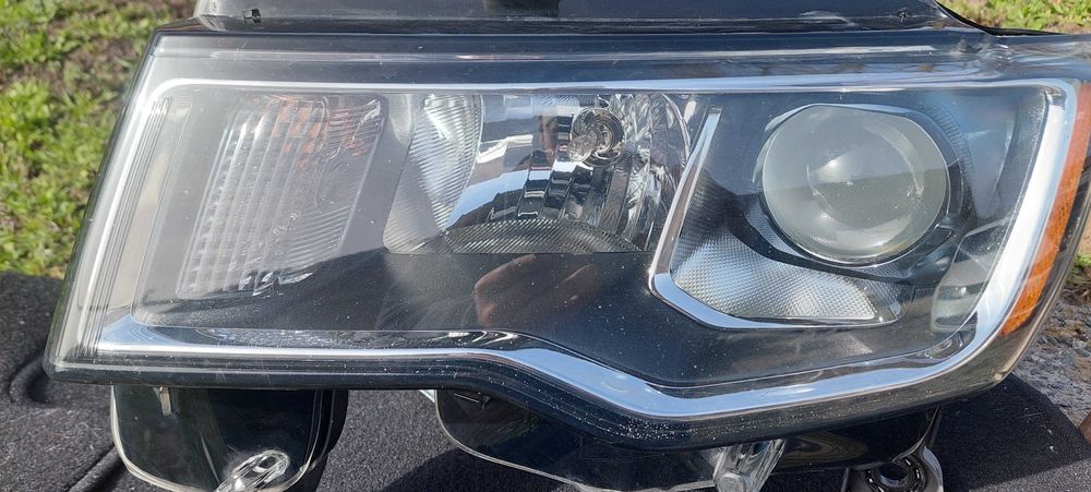 Фара Гранд Черокі ліва з рамкою ПТФ