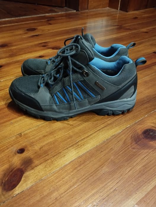 Продам кросівки.