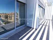 Apartamento T2 no 3º piso , situado na Urbanização Rias Parque