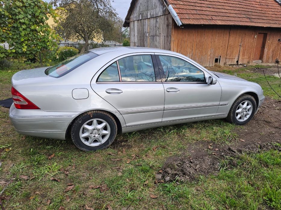 Мерсеес бенс с 303