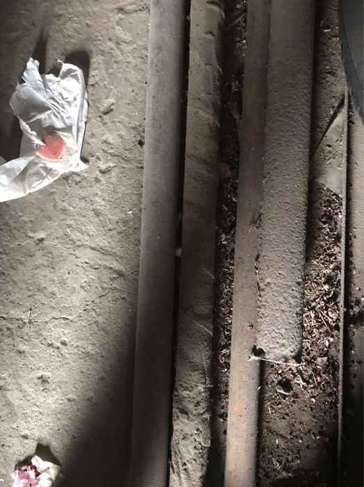 Металеві труби (діаметр 4 см; 6 см), металева підставка, рамка