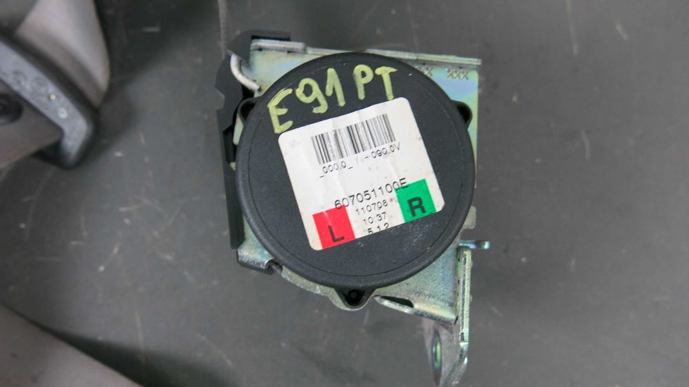 BMW 3 E91 pas bezpieczeństwa prawy tył tylni szary