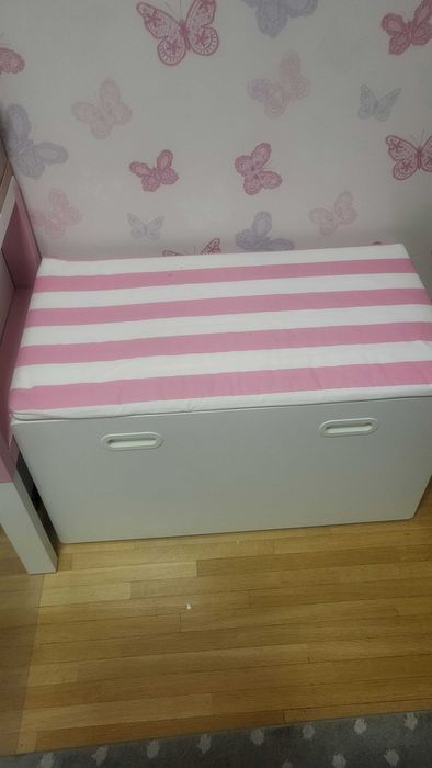 Szafka z siedziskiem dla dziewczynki IKEA