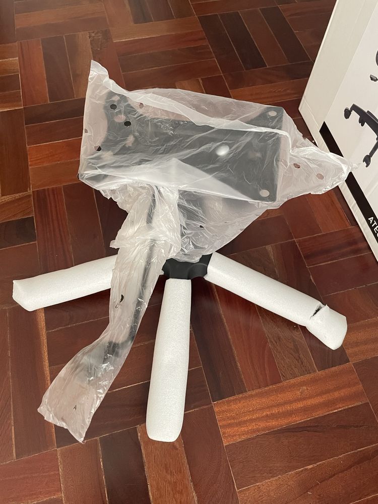 Cadeira de secretaria nova