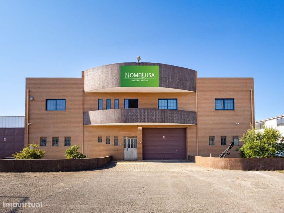 Armazém + Negócio De Serralharia Na Zona Industrial Da Mota