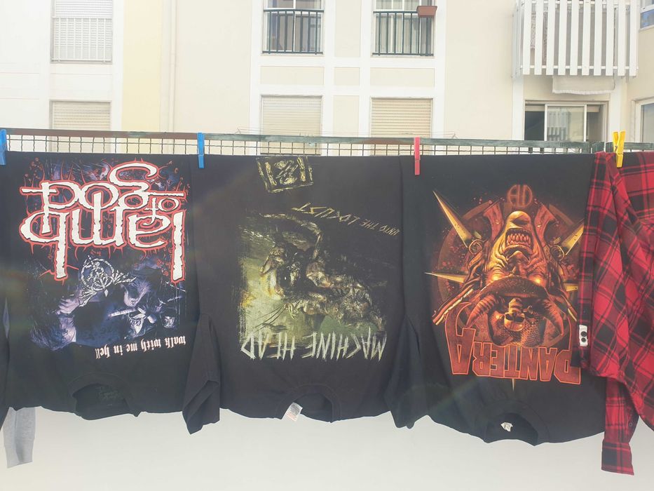 TSHIRTS PRETAS dos Teus Grupos Musicais Preferidos