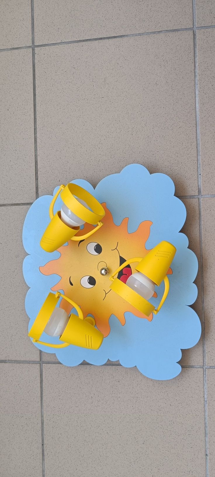 Lampa do pokoju dziecka