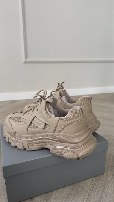 Шкіряні кросівки