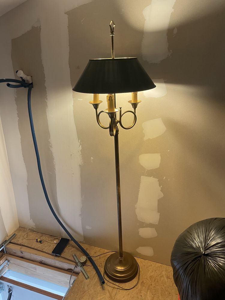Candeeiro de pé de metal vintage