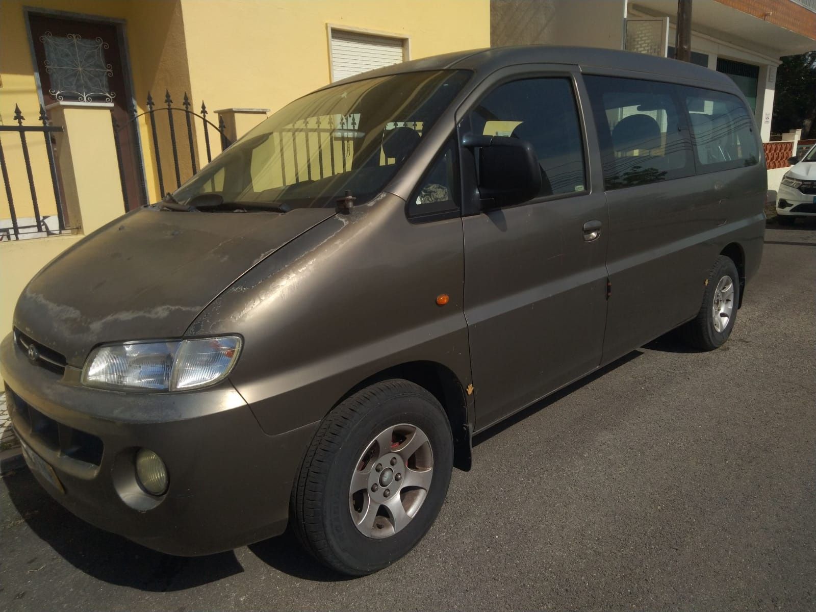 Carrinha Hyundai H1 de 9 lugares, de 1998