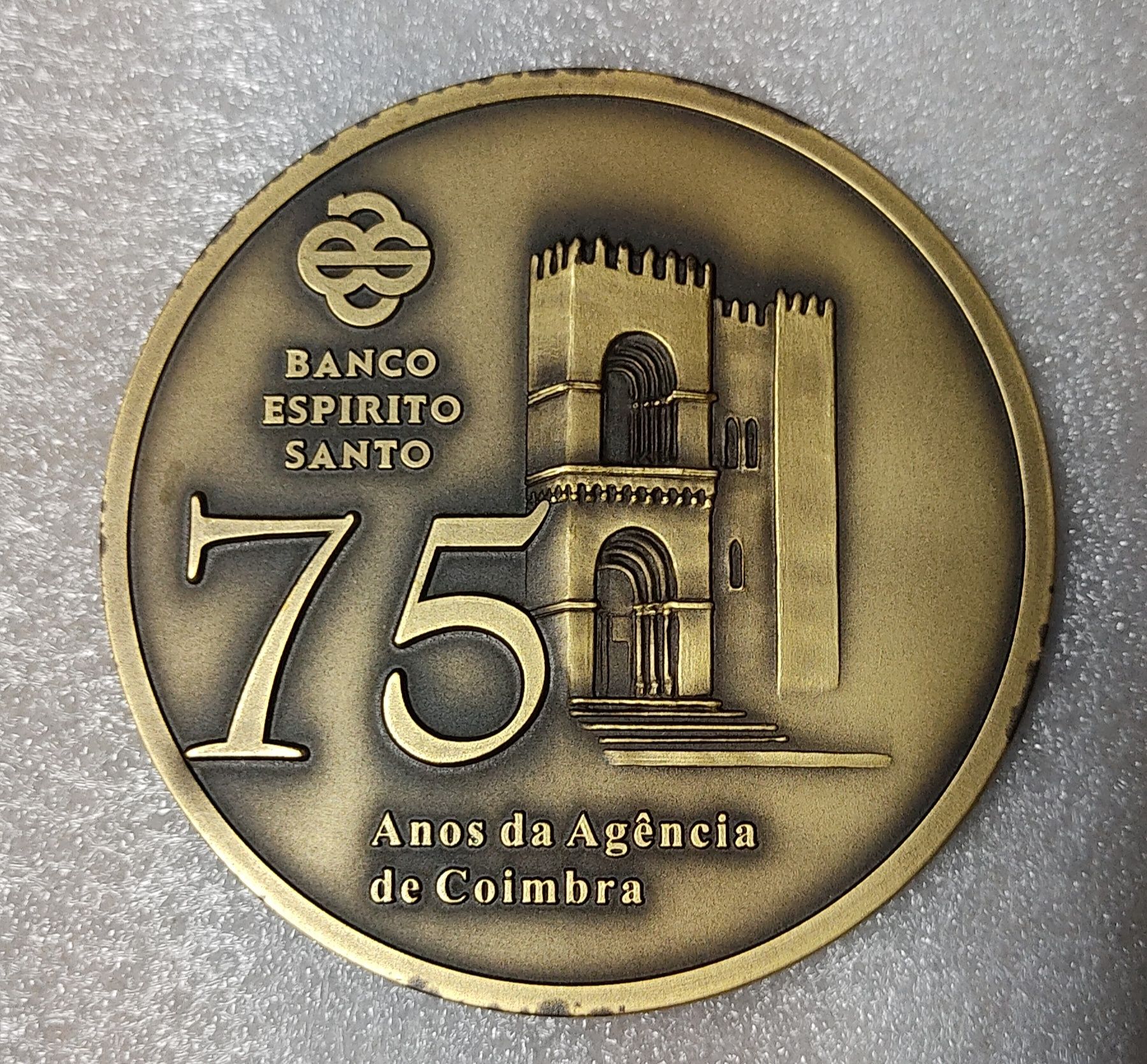 Medalha comemorativa dos 75 anos do BES em Coimbra