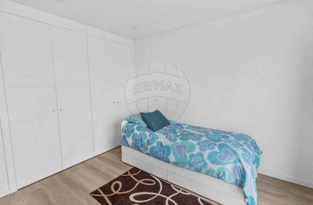 •	Quarto em Casa de Luxo com Piscina – a 15min da Ericeira