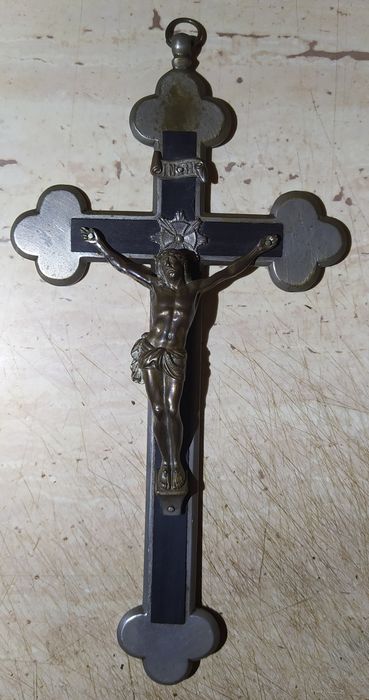 Stary Mosiężny Krzyż Wiszący