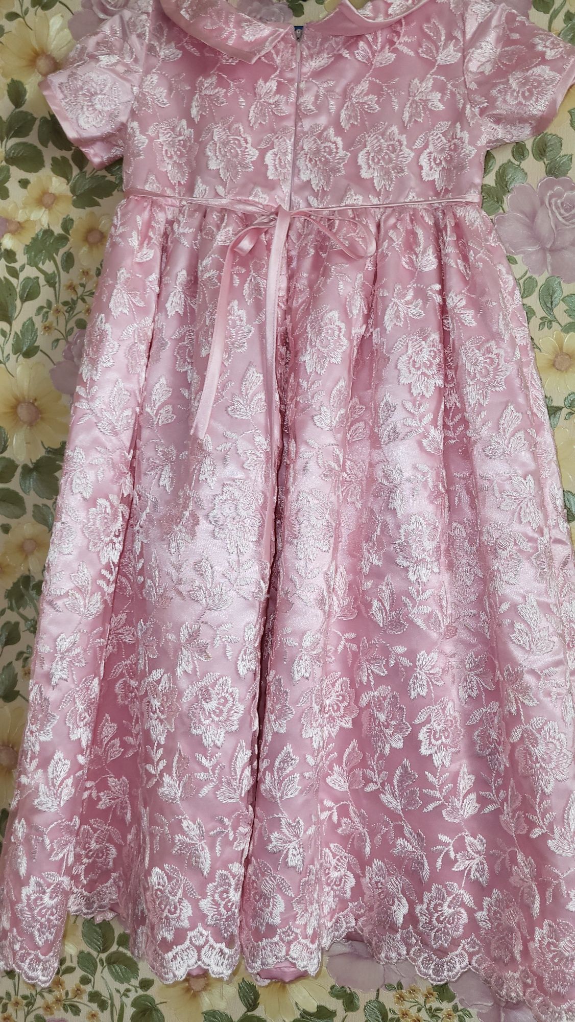 Платье кружевное девочке миди с кружевной ткани 122-128