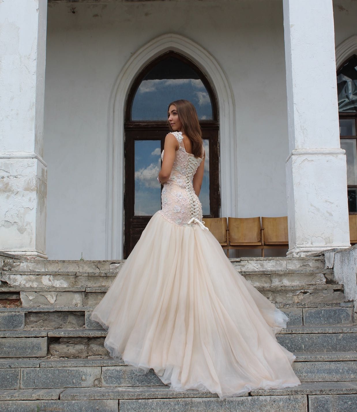 Жіноча сукня (весільна)