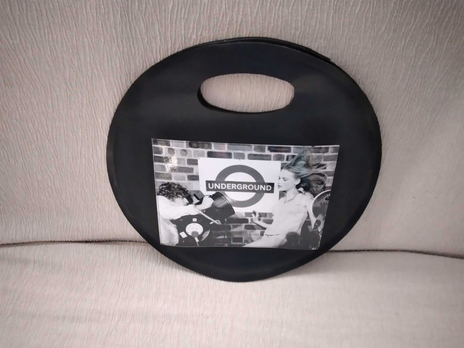 carteira em pele sintética muito original