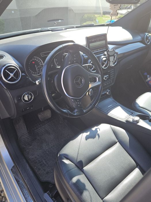 Mercedes B 250  bardzo mały przebieg 211 koni Nowe opony