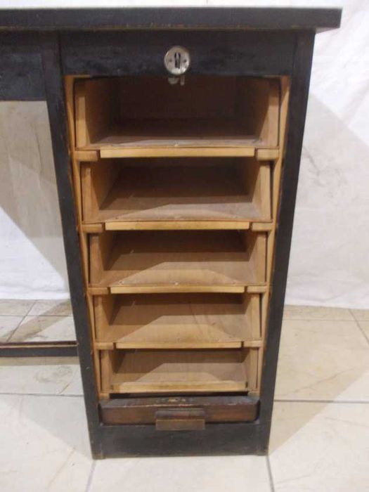 Stare przedwojenne biurko z żaluzją 90 x 49 cm.