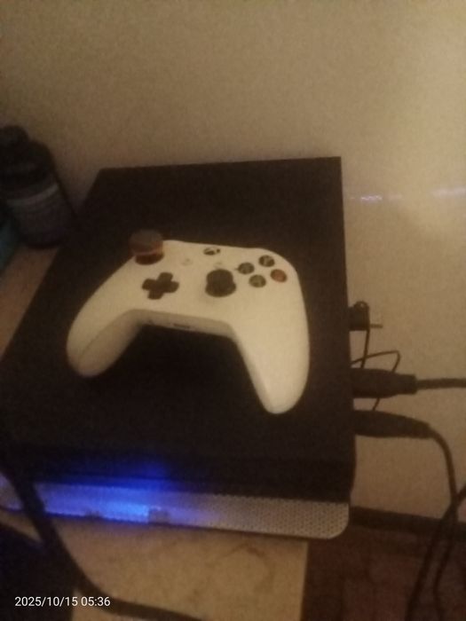 Xbox one x c comando, garantia pela cex durante 3 anos (extendida)