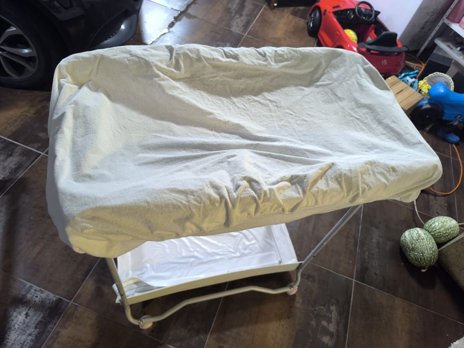 Banheira e muda fraldas para bebê