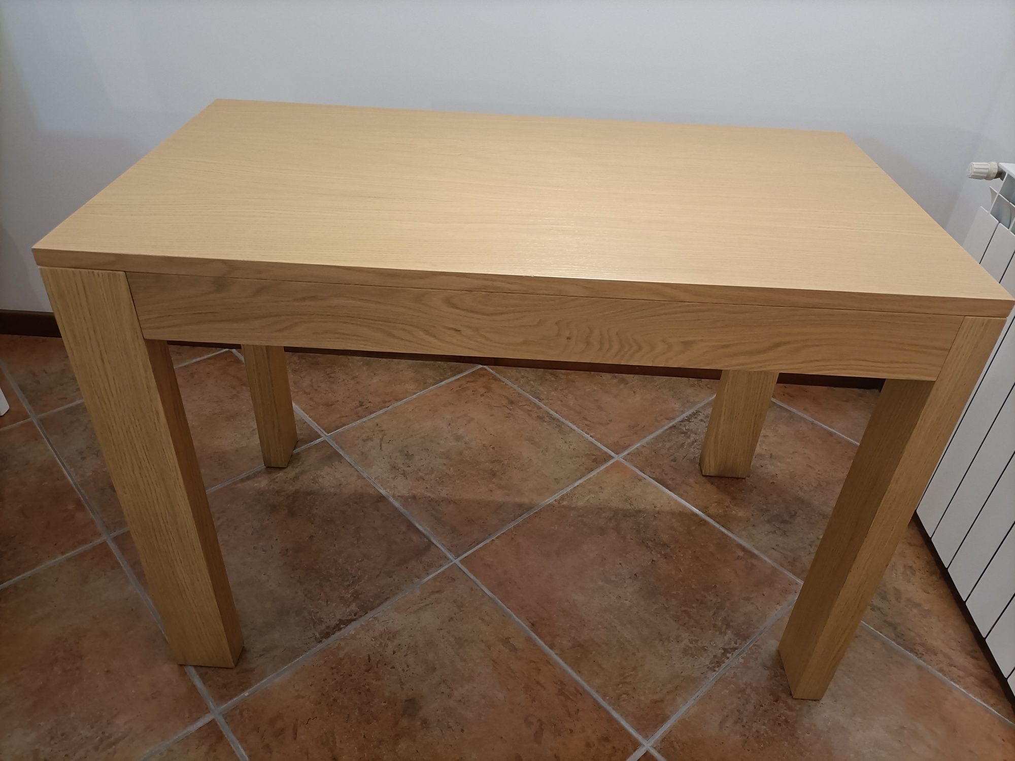 Mesa em madeira.