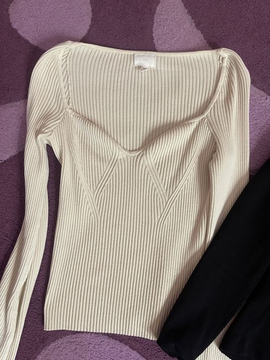 Трендова кофта з відкритими плечима