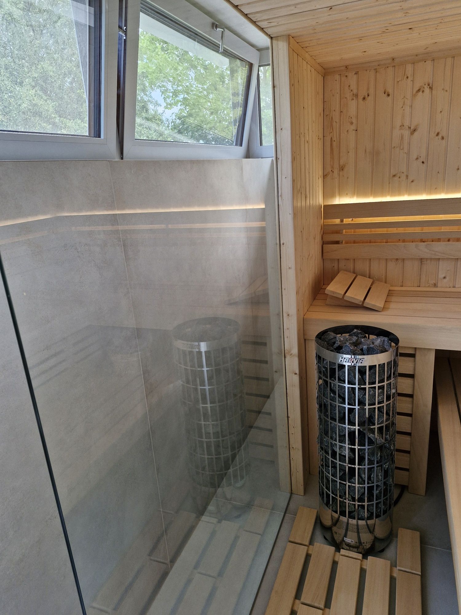 Sauna fińska z przeszkleniem