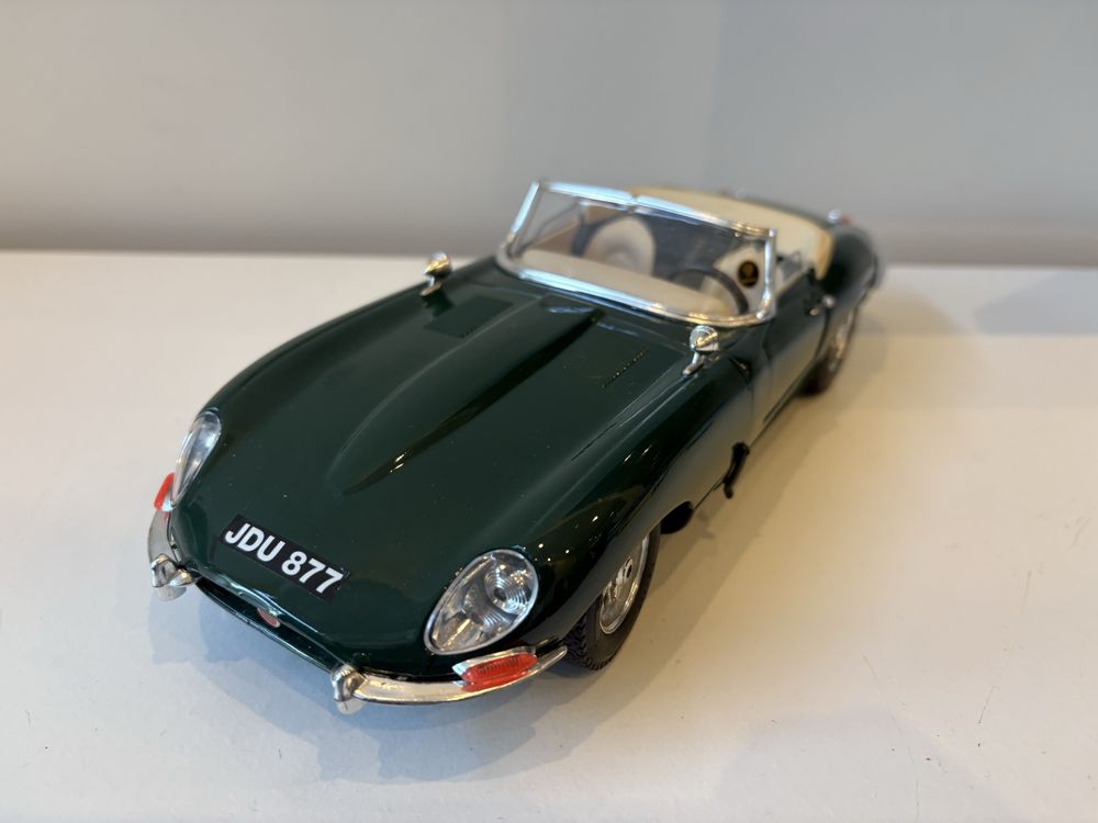 Model Jaguar E Type 1:18 BBurago Burago (maisto welly)