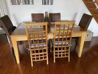 Mesa com 8 cadeiras