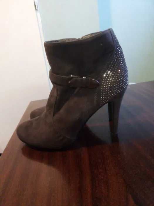 Buty szpilki i jesienne