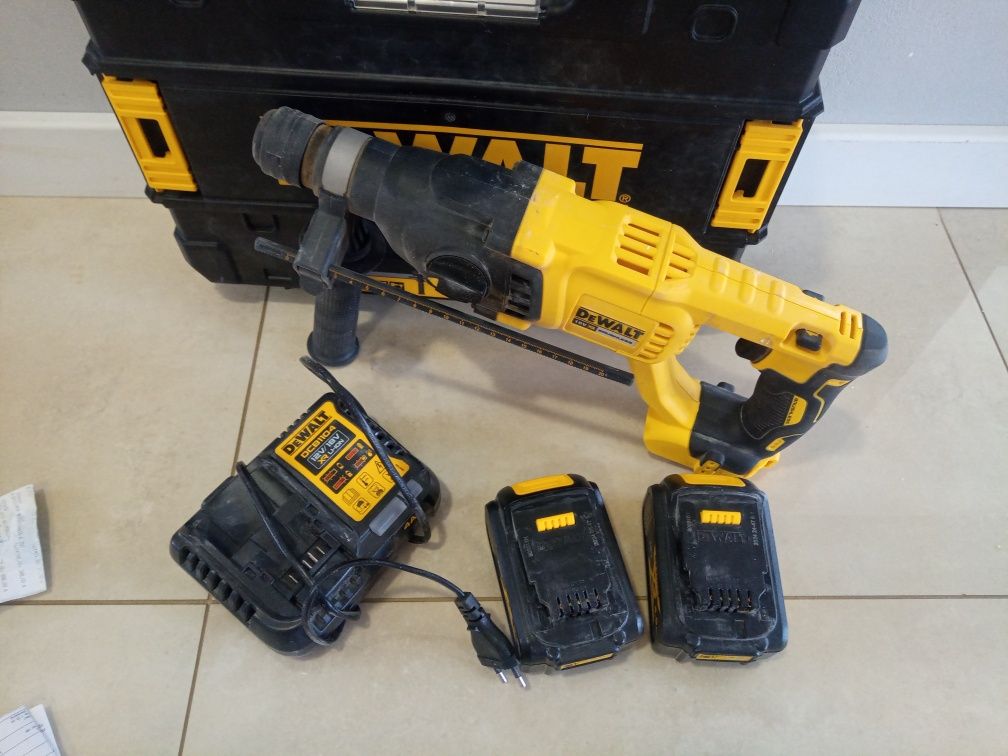 DeWalt dch 133 2x Aku  młotowiertarka stan idealny