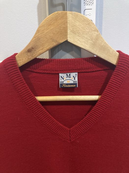 Czerwony sweter NMY