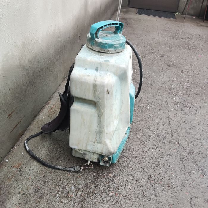 Продам оприскувач Хюндай на 16 літрів об'ємом