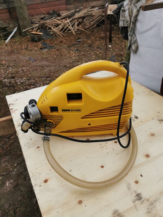 Elektryczna pompa kontrolna firmy REMS