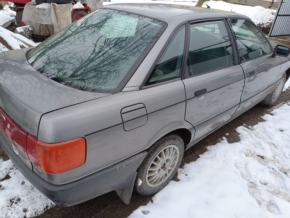 Audi 80 1.8 бензин