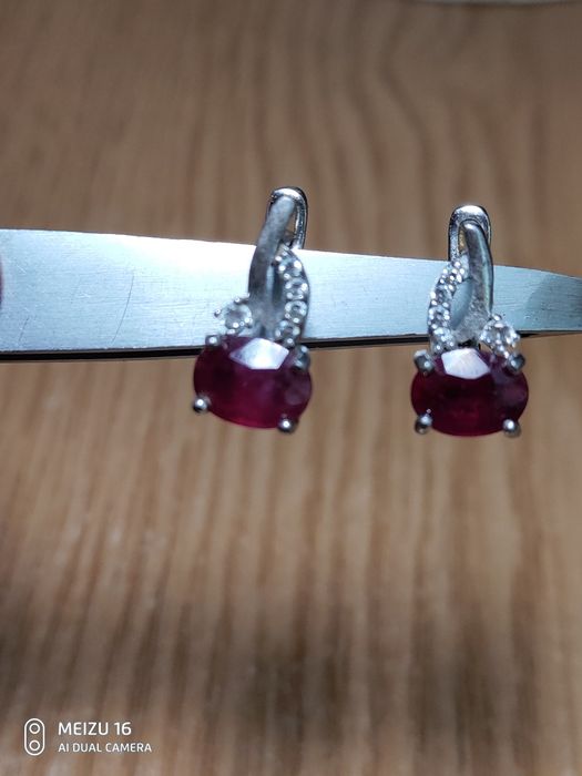 Продам серебряные серьги с рубином
