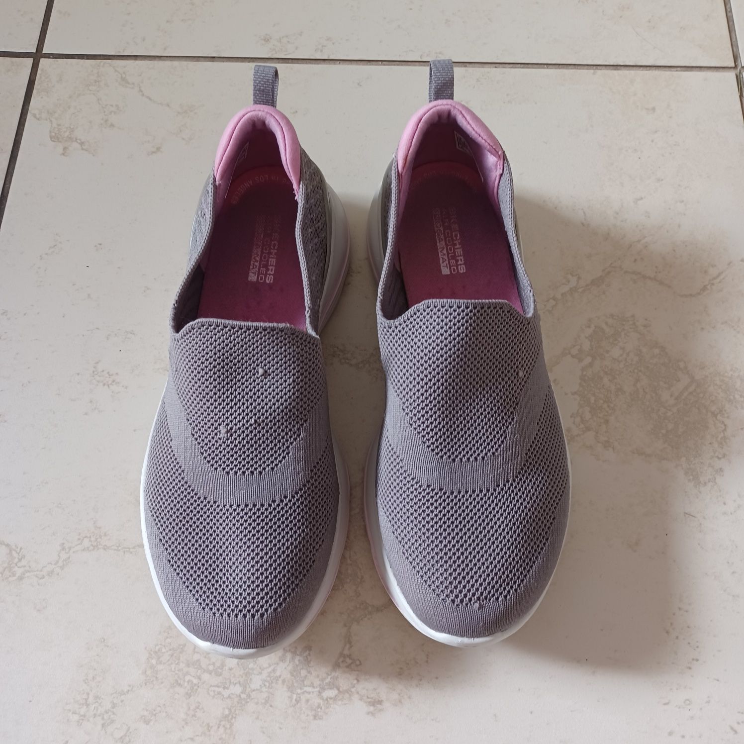 Skechers memory foam goga mat Stretch fit 37/24 cm/ salon 329 zł