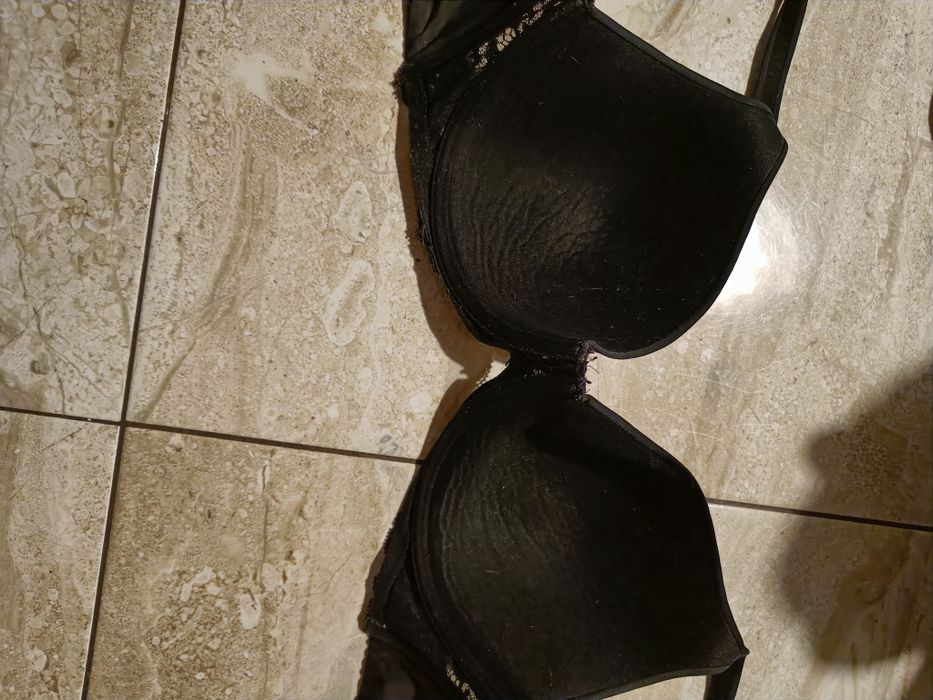 Biustonosz czarny 75 E