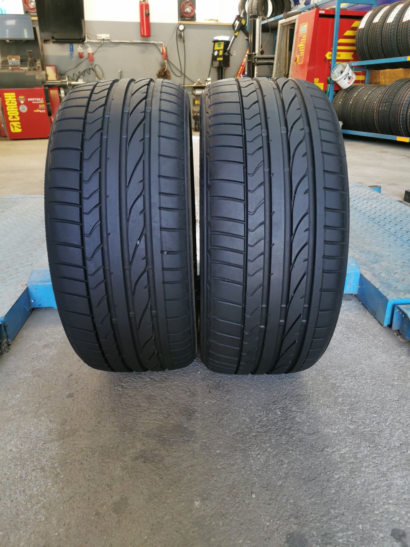 Para opon 215/40R17  87V Bridgestone Potenza RE050A z 2016r.