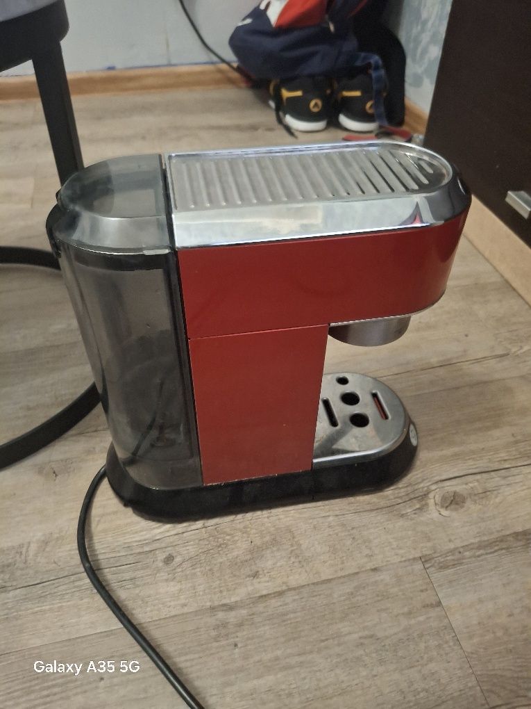 Do sprzedania ekspres kolbowy marki Delonghi . Model EC685.