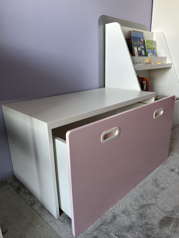 Skrzynia Smastad ikea z pojemnikiem