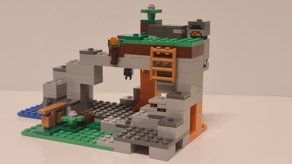 Zestaw Lego Minecraft 21141 Jaskinia Zombie