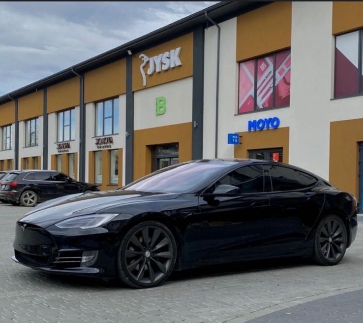 Аренда Tesla Model S