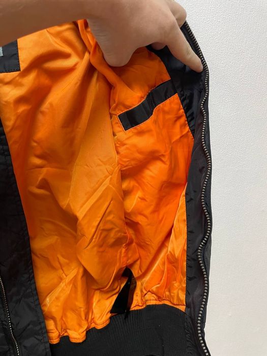 Нейлоновый бомбер Alpha Industries