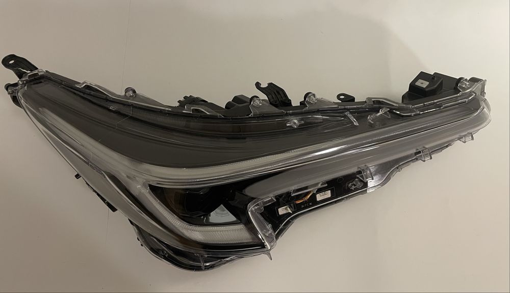 Toyota Corolla E21 lift / lampa prawa przednia prawy przód Full Led