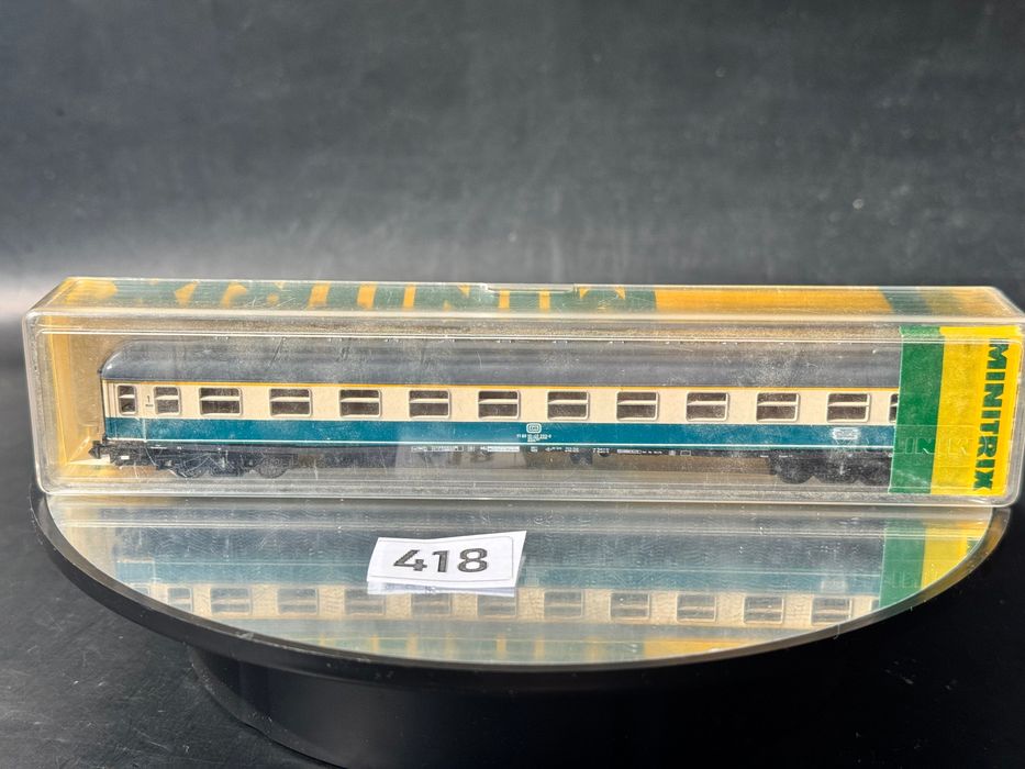 Вагоны пассажирские для макета  Minitrix